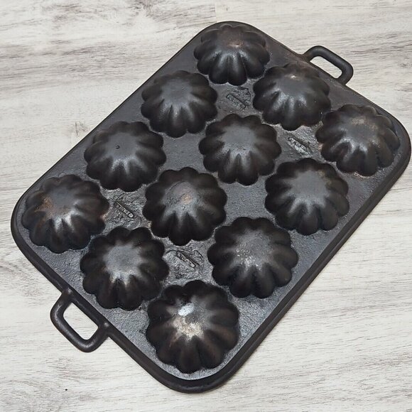 Cast Iron Turks Head Handled Muffin Pan Antique Heavy 12 Slot Unmarked Gatemark? - Picture 8 of 15